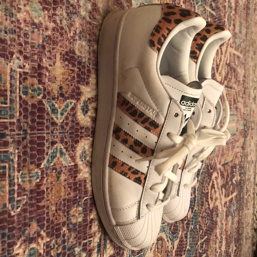 Cheetah Superstars Adidias Tennis Shoes Size 8